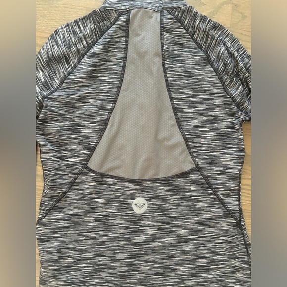 Roxy Dry Flight Grey quarter-zip long sleeve athletic top women’s size medium - Picture 6 of 7